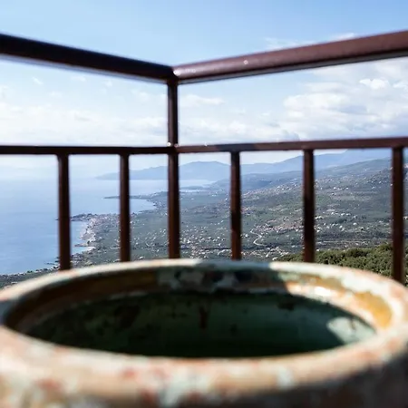 Sea & Mountain - Mani Serenity Retreat Ferienhaus *