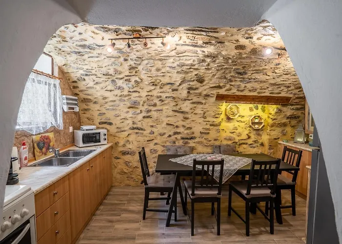 Sea & Mountain - Mani Serenity Retreat