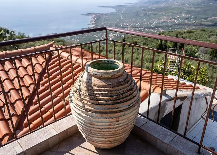 Sea & Mountain - Mani Serenity Retreat